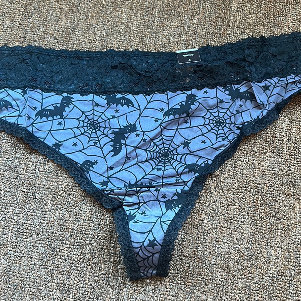 TORRID CURVE COLLECTION HALLOWEEN THONG: GRAY/BLACK: LACE ACCENTS: NWT: SZ 4